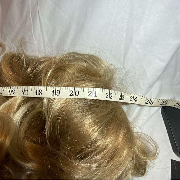 Wig, medium blond, 22”, waves - Picture 9 of 9